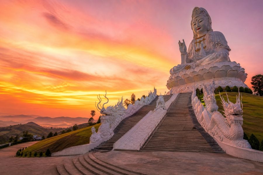 The colossal white Guan Yin statue at Wat Huay Pla Kang in Chiang Rai, one of the top 15 tours in Thailand.